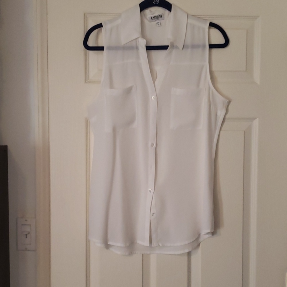 White sleeveless shirt